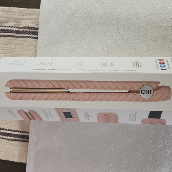 CHI Digital Hair Straightener 1" - Picture 4 of 4